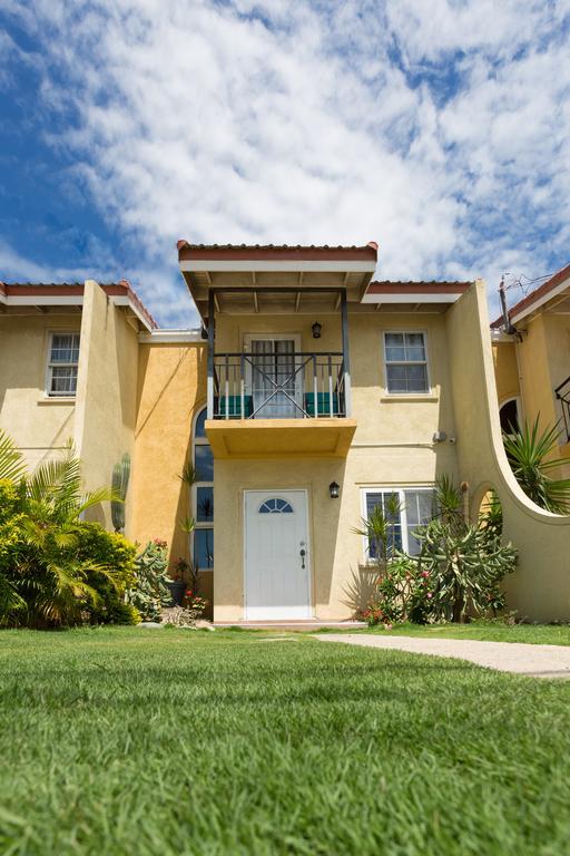 The Oasis I, Portmore Country Club 외부 사진