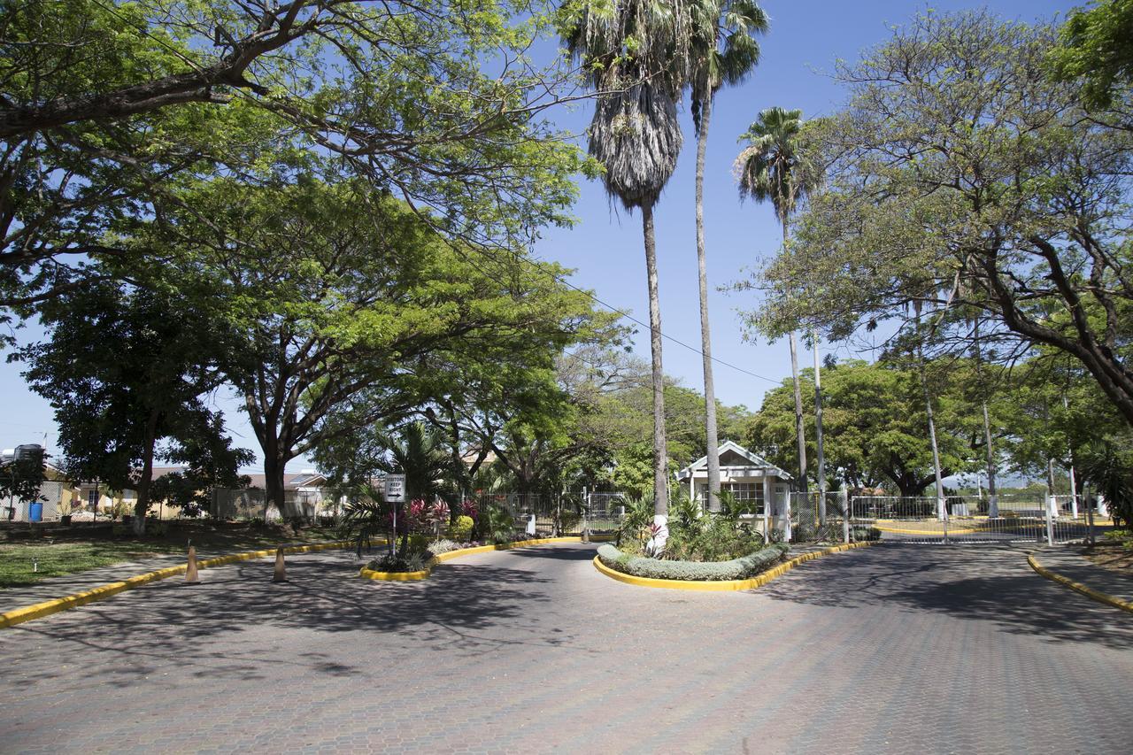 The Oasis I, Portmore Country Club 외부 사진
