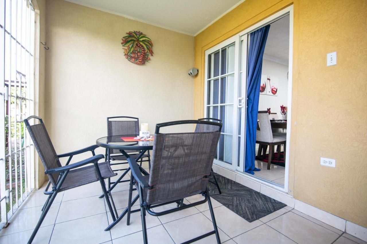 The Oasis I, Portmore Country Club 외부 사진
